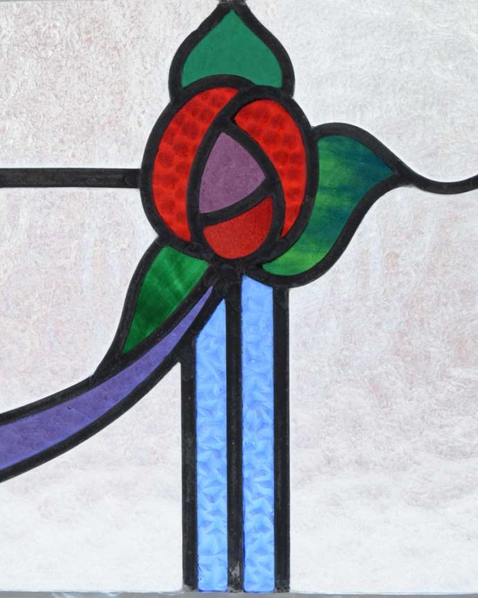 バラの模様のステンドグラス