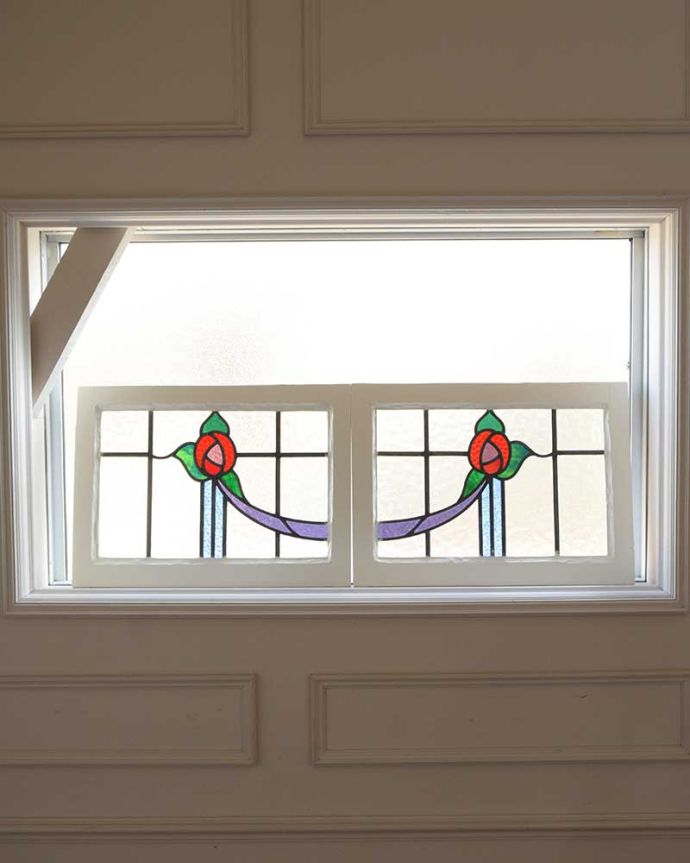 ２枚並べたステンドグラス