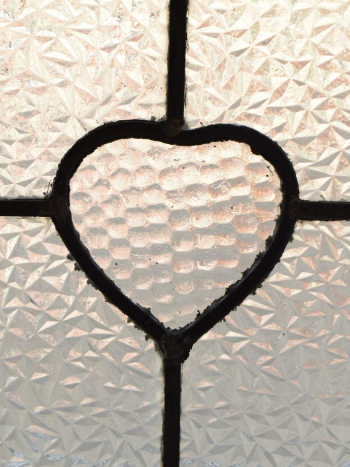 模様が可愛いアンティークのステンド