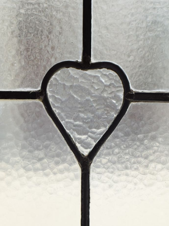 模様が可愛いアンティークのステンド