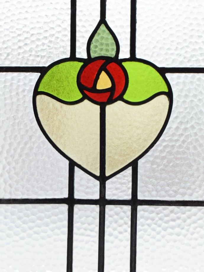 バラの模様のステンドグラス