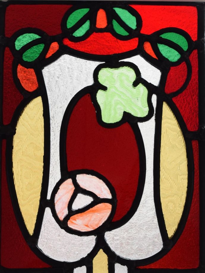 バラの模様のステンドグラス