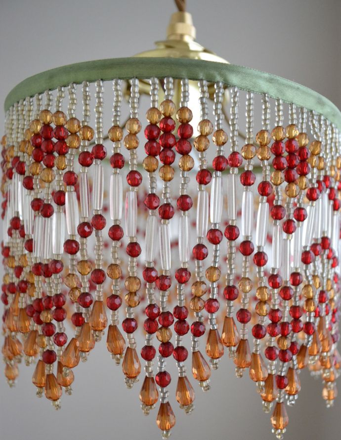 ペンダントライト　照明・ライティング　ビーズランプ　アンバーボルドー（コード付き）。お昼は太陽の光に輝くビーズを、夜はビーズランプからの光が壁や天井に映った陰影を、楽しんで下さい。(gc-182)