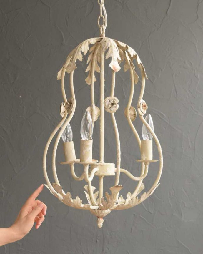 シャンデリア　照明・ライティング　アンティーク風フレンチシャンデリア（WH）（3灯）（Ｅ17シャンデリア球付）。。(gc-171)