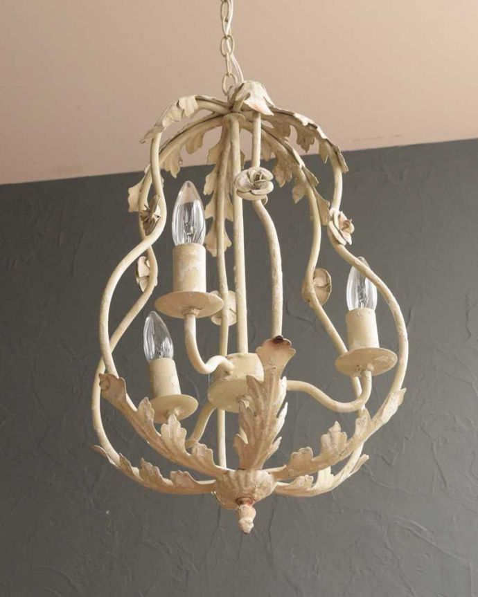 シャンデリア　照明・ライティング　アンティーク風フレンチシャンデリア（WH）（3灯）（Ｅ17シャンデリア球付）。。(gc-171)