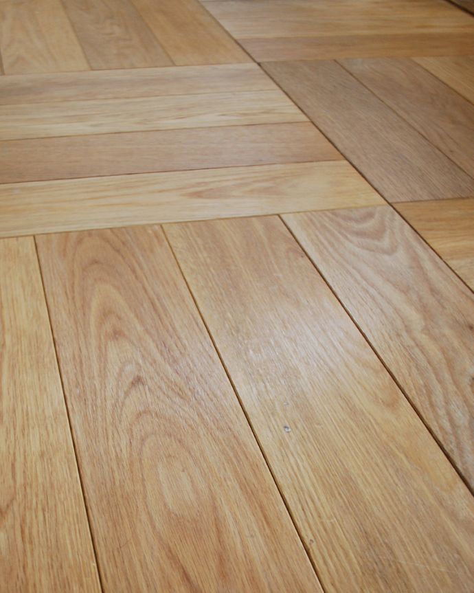 床材　お部屋づくりの材料（建材）　Handleオリジナルの床材、オーク材の市松模様（チェッカー柄）の床。無塗装でお送りしますHandleのフローリング材は着色などは一切施していない無垢材を無塗装でお送りしています。(HOW-01)