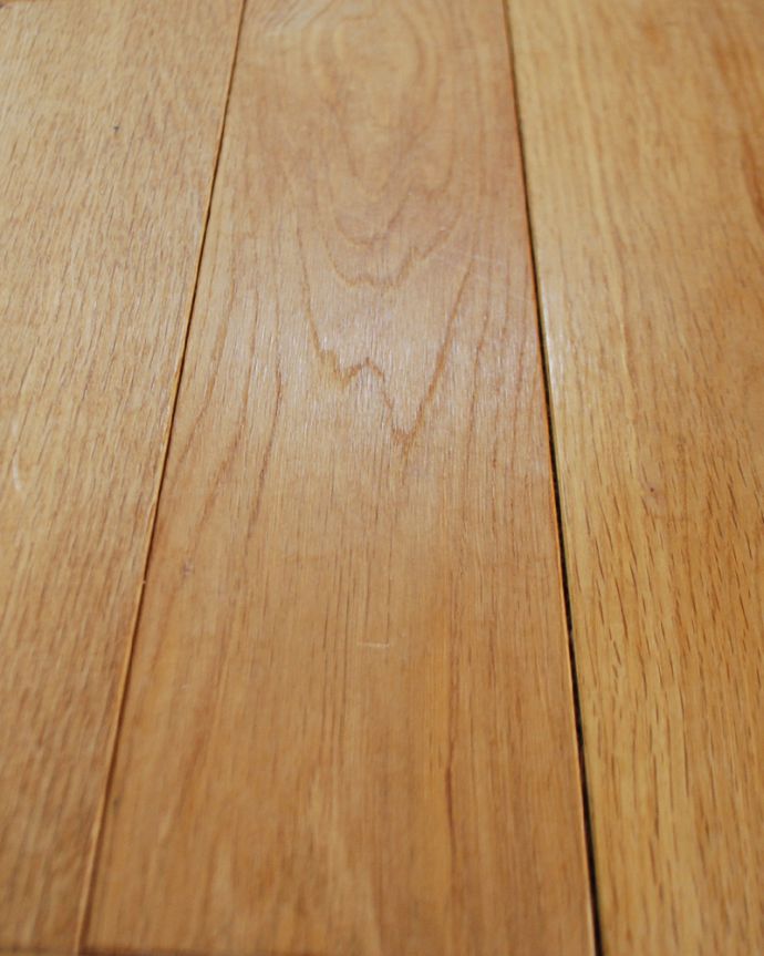 床材　お部屋づくりの材料（建材）　Handleオリジナルの床材、オーク材の市松模様（チェッカー柄）の床。一枚ずつ組み合わせます施主支給品です。(HOW-01)