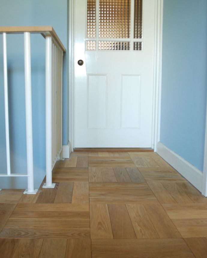 床材　お部屋づくりの材料（建材）　Handleオリジナルの床材、オーク材の市松模様（チェッカー柄）の床。受注生産品ですご注文頂いてからお届けまで10日～2週間ほどお時間を頂きます。(HOW-01)