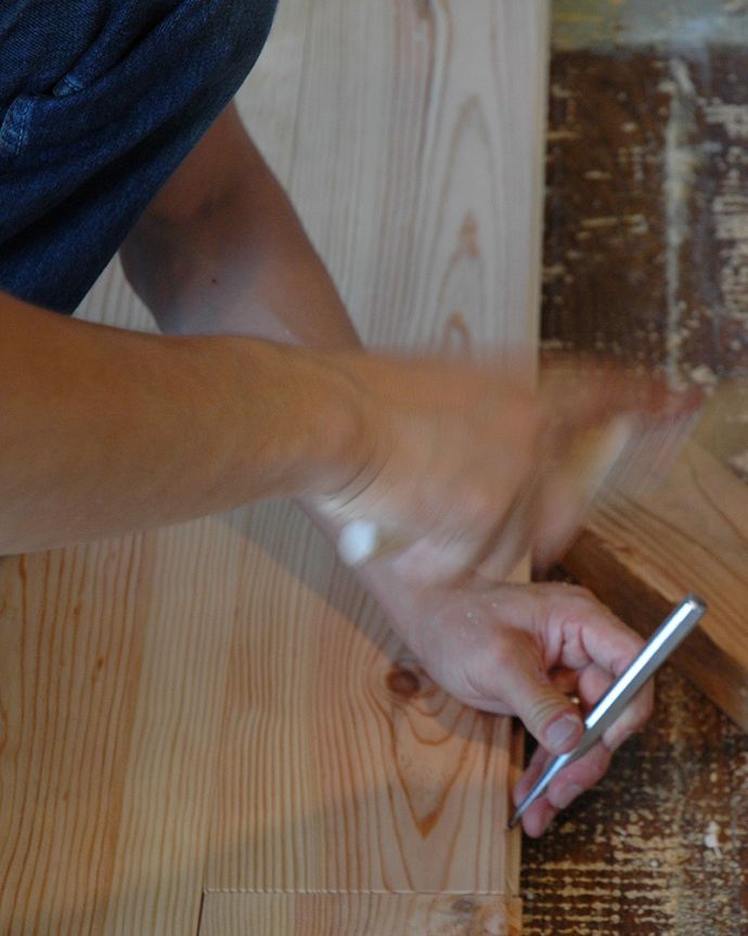 床材　お部屋づくりの材料（建材）　Handleオリジナルの床材、 パインの床。一枚ずつ組み合わせます施主支給品です。(HOW-04)