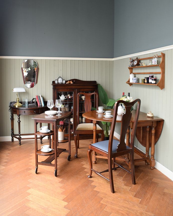 床材　お部屋づくりの材料（建材）　Handleハンドルの床材、オーク材の ヘリンボーンの床。Handleのスタジオをよく見ると･･･実は、Handleのスタジオの床も、このヘリンボーンを使っています。(HOW-05)