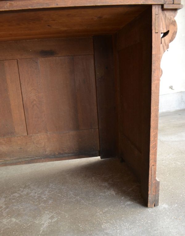 アンティークのキャビネット アンティーク家具 フランスから来たおしゃれなアンティーク家具、木製のショップカウンター(レジ台)。内側もキレイな状態です。(h-002-f)