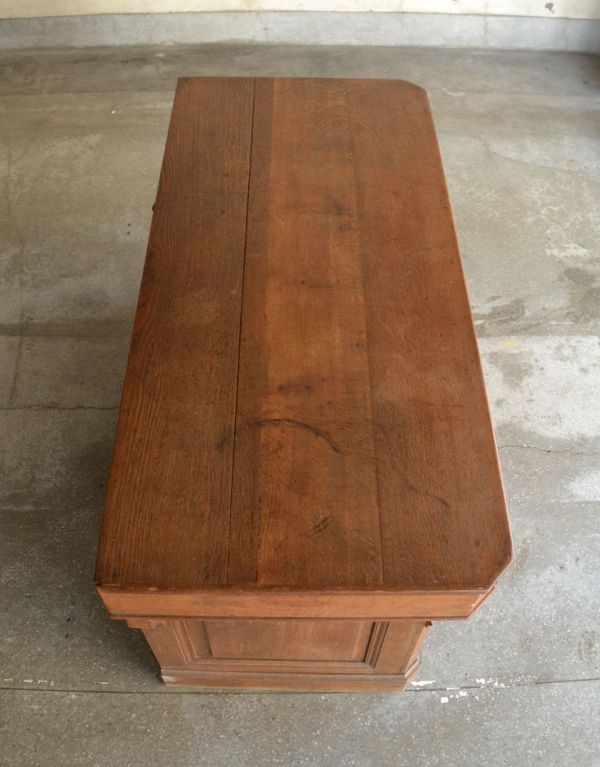 アンティークのキャビネット アンティーク家具 フランスから来たおしゃれなアンティーク家具、木製のショップカウンター(レジ台)。天板もキレイに仕上げました。(h-002-f)