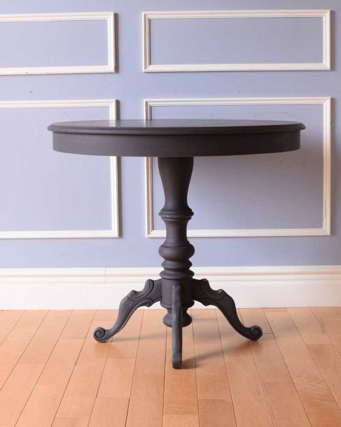 2人掛けダイニングテーブル(1m20cm以下) アンティーク風 フレンチスタイルのアンティーク風ラウンドテーブル。横から見ても素敵女性らしい可憐なテーブルです。(h-007-f)