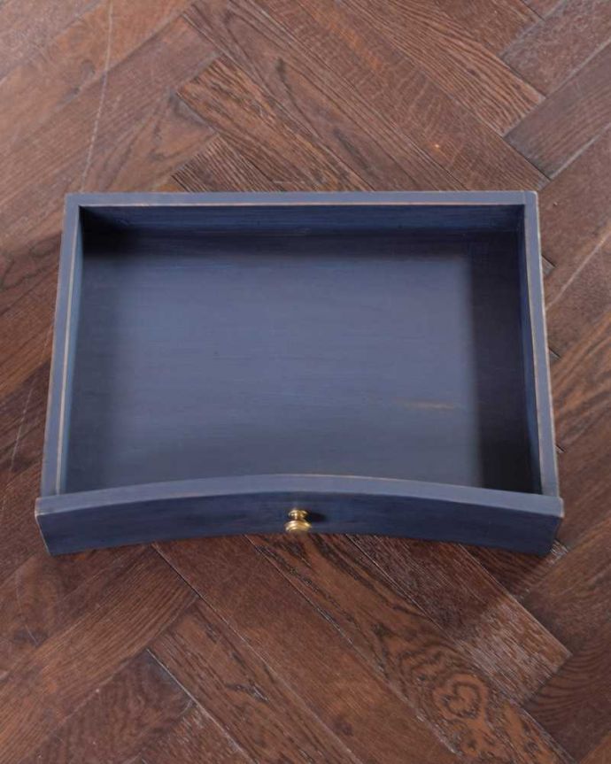 アンティーク風の家具 アンティーク風 フレンチスタイルのアンティーク風デスク。引き出しが一つ付いています文房具やメモなど、すぐに取り出したいものが片づけておけます。(h-008-f)