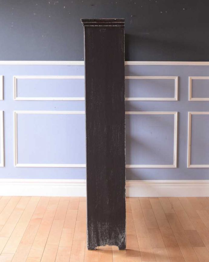 アンティークのキャビネット　アンティーク家具　フランスから届いたアンティーク家具、ペイント仕上げのオープンブックシェルフ。横から見ても素敵なんですもちろん、横から見てもキレイに仕上がっているので、いろんな場所に置いて使って下さい。(h-012-f)