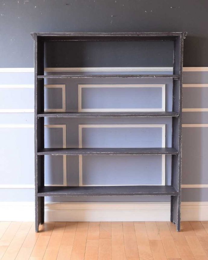 アンティークのキャビネット　アンティーク家具　フランスから届いたアンティーク家具、ペイント仕上げのオープンブックシェルフ。もちろん後ろ姿も自信アリアンティークは新品ではないので、経年変化によるキズはありますが、専門の職人がキレイにお直しをしているので、後ろ姿にも自信があります。(h-012-f)