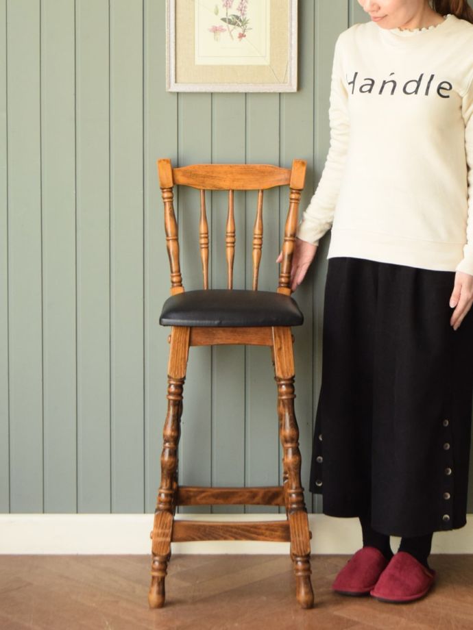 英国アンティークのおしゃれな椅子、カウンター用の背もたれ付きの椅子