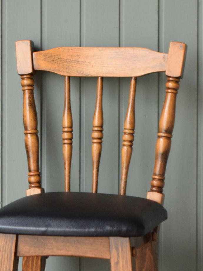 英国アンティークのおしゃれな椅子、カウンター用の背もたれ付きの椅子