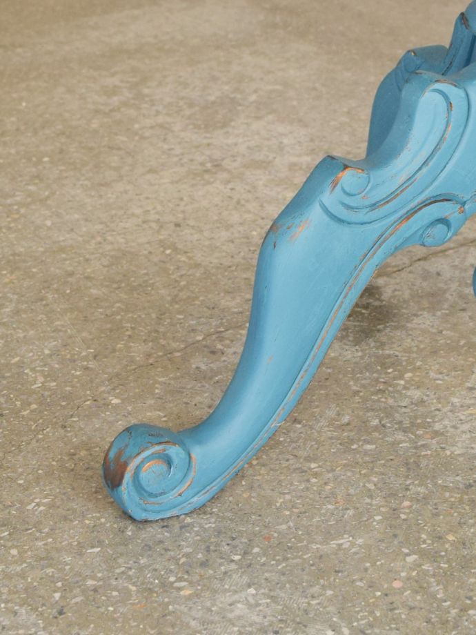 アンティーク風家具の脚