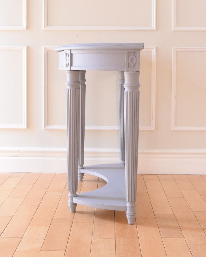 アンティーク風の家具 アンティーク風 アンティーク風のおしゃれな家具、ペイントのコンソールテーブル。横から見ると・・・真横から見てみるとこんな感じです。(h-020-f)