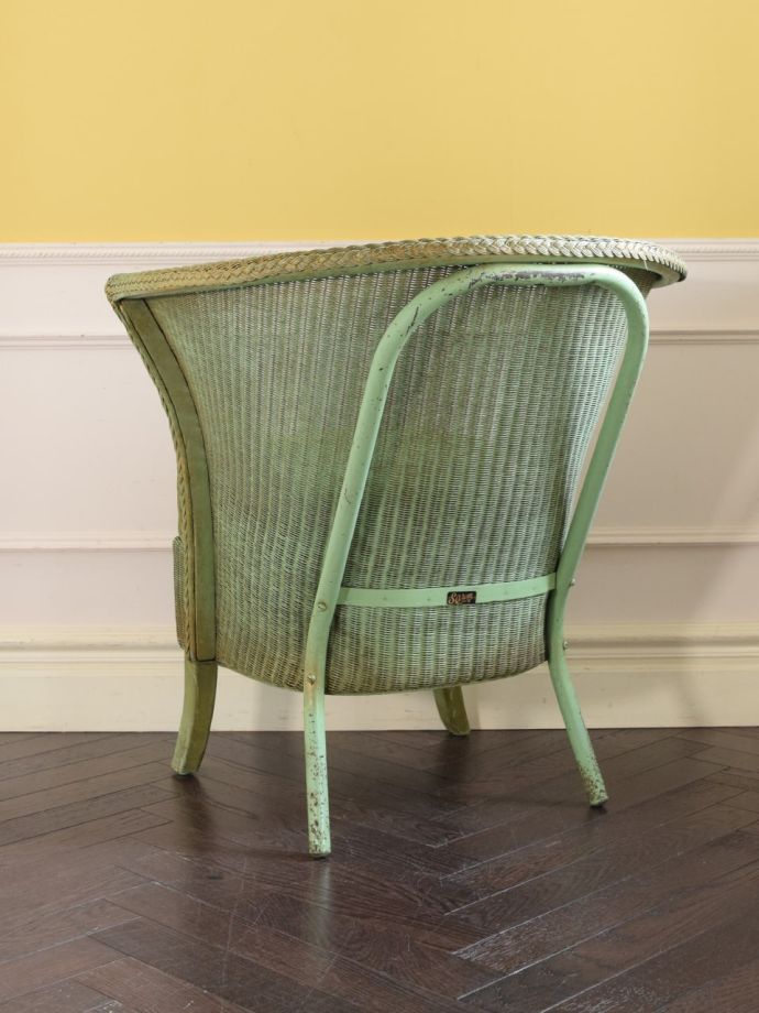 アンティークチェアの後ろ姿