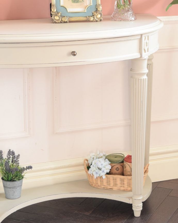 アンティーク風の家具 アンティーク風 アンティーク風のおしゃれな家具、ペイントのコンソールテーブル。美しい脚のフォルムまるで本物のアンティークのような美しいデザインの脚がお部屋を素敵に魅せてくれます。(h-024-f)