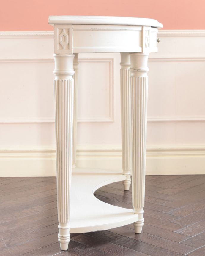 アンティーク風の家具 アンティーク風 アンティーク風のおしゃれな家具、ペイントのコンソールテーブル。横から見ると・・・真横から見てみるとこんな感じです。(h-024-f)