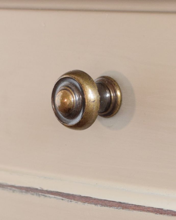 アンティーク風の家具 アンティーク風 アンティーク風のおしゃれな家具、ペイントのコンソールテーブル。取っ手もオシャレ開ける度にワクワクしちゃうアンティーク風のおしゃれな取っ手です。(h-024-f)