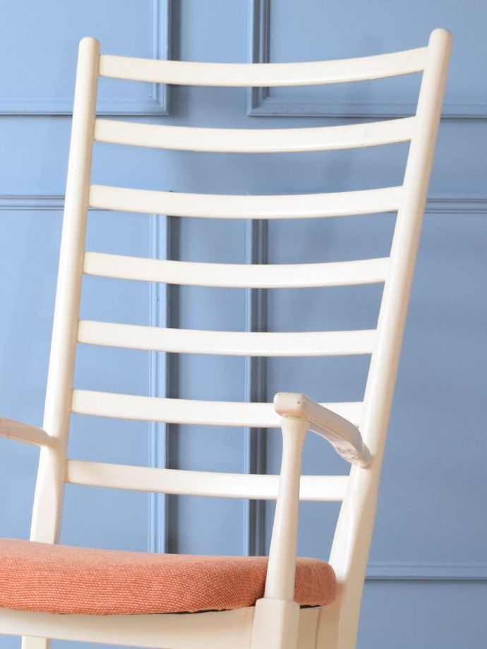 アンティークチェアの背もたれ