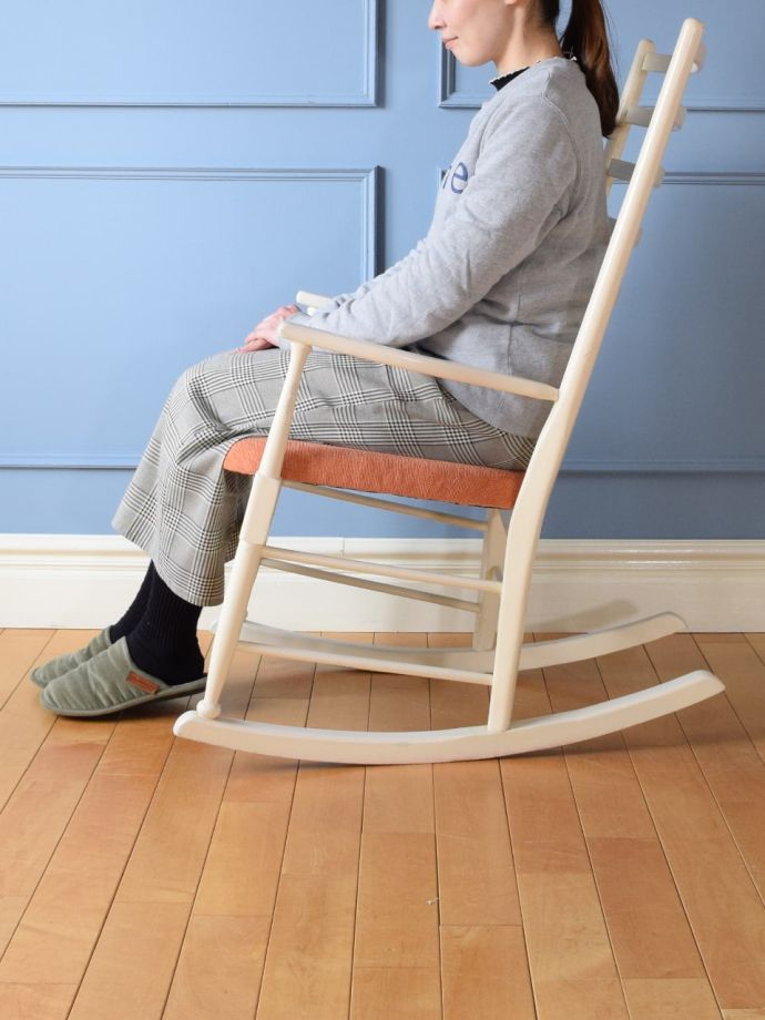 ロッキングチェアの横顔