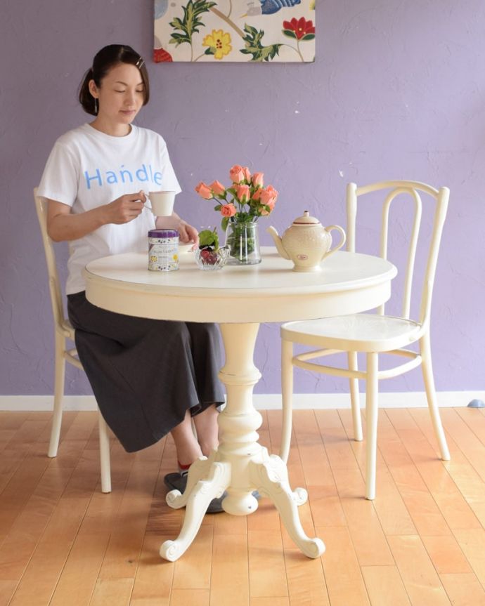 オシャレなアンティークテーブル