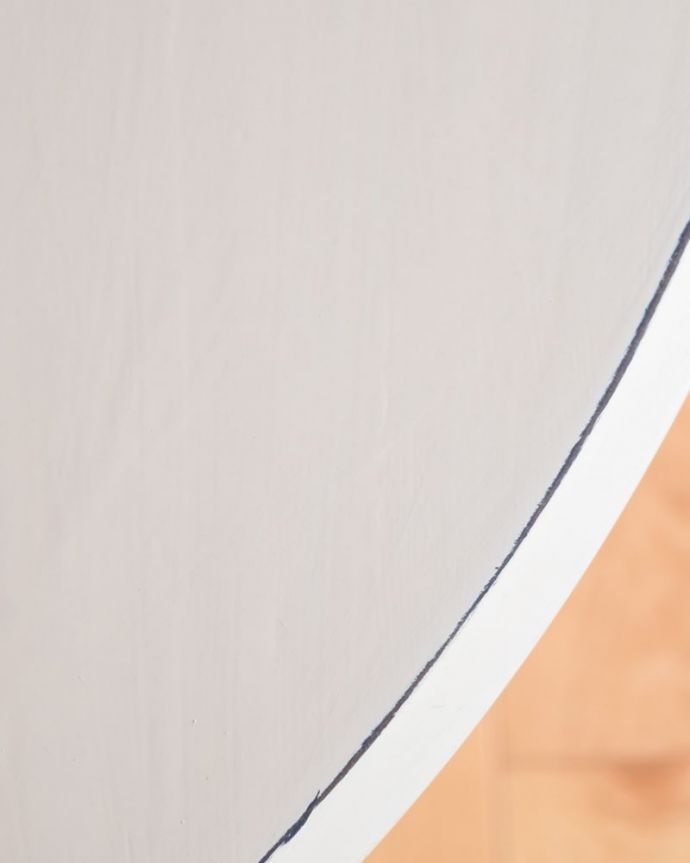 きれいにペイントされた天板