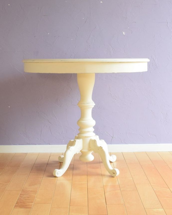 オシャレなテーブルの側面