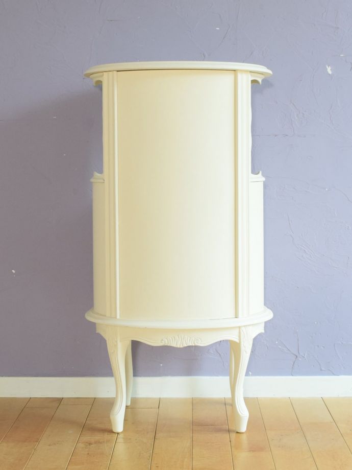 アンティーク風の家具　アンティーク風　フランスアンティーク調の可愛い家具、シャビーシックなサイドチェスト　後ろ姿は･･･360度、どの角度から見ても美しい～！。(h-028-f)