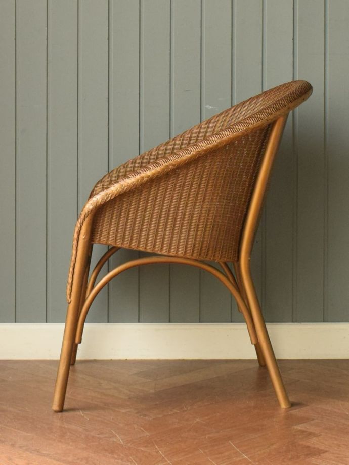 ロイドルームチェアの側面