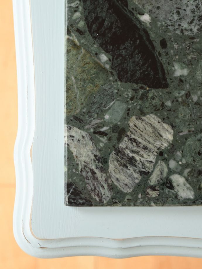 アンティーク調のサイドテーブル、大理石天板のシャビーシックな