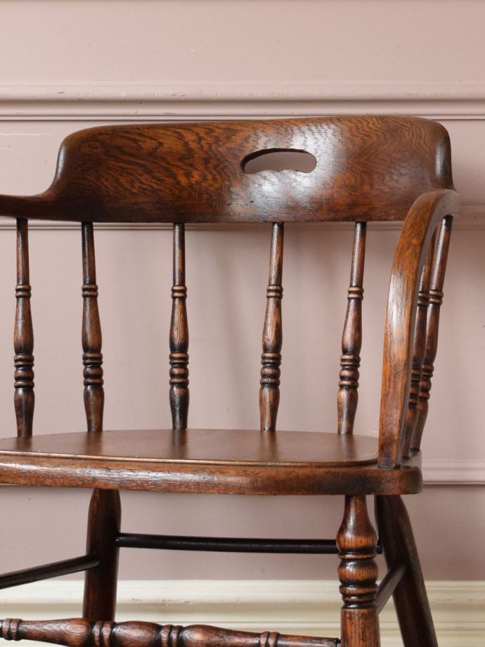 背もたれが美しいアンティークの椅子