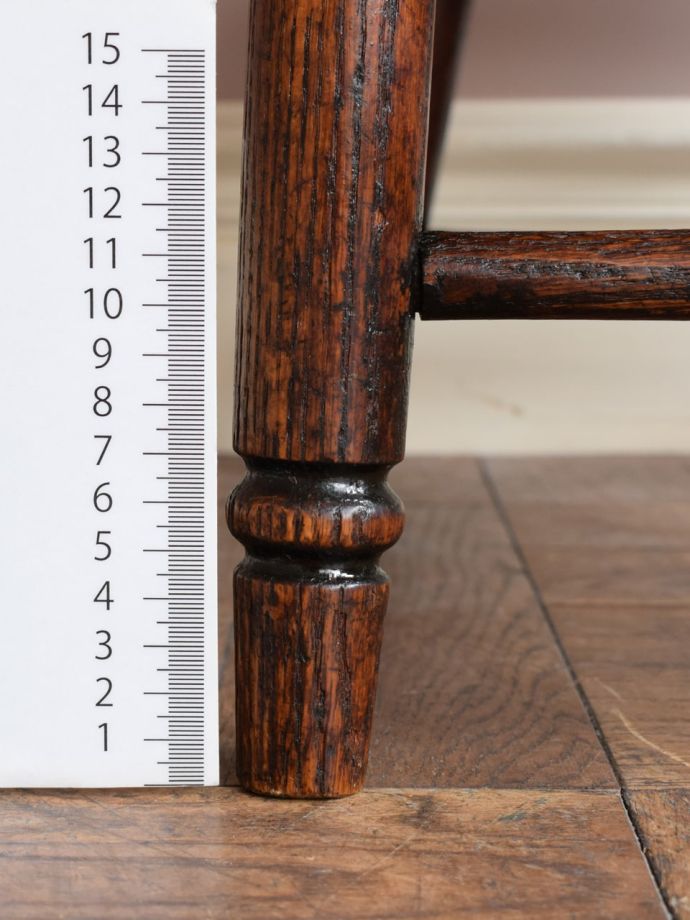 アンティークチェアの脚