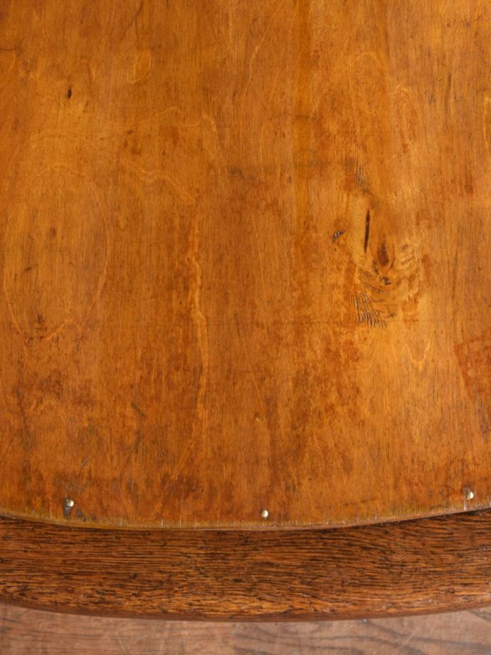 アンティークの椅子の座面の模様