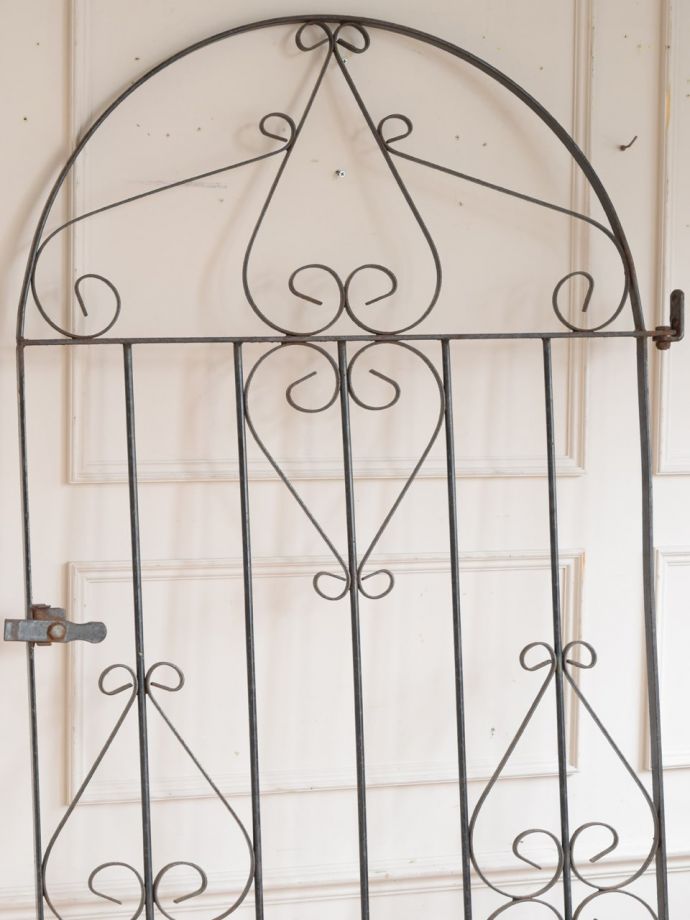 アンティークらしさが漂うゲート