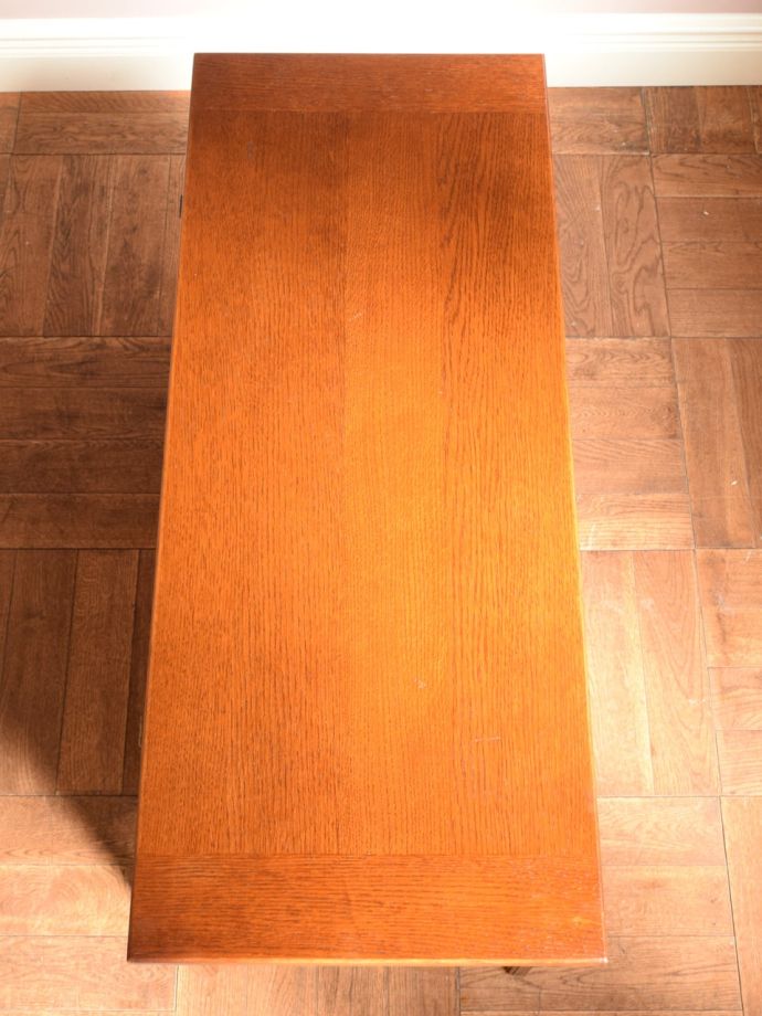 アンティークのブランケットボックスの天板