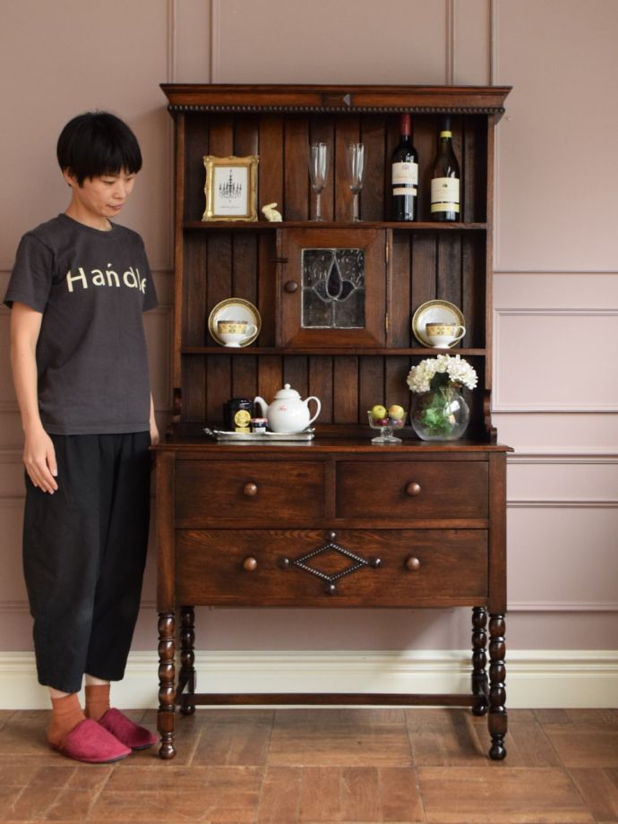 アンティークのオープンシェルフキャビネット