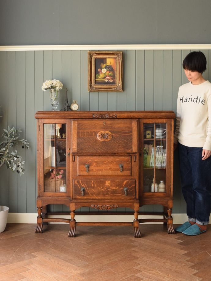 英国アンティークのサイドバイサイド