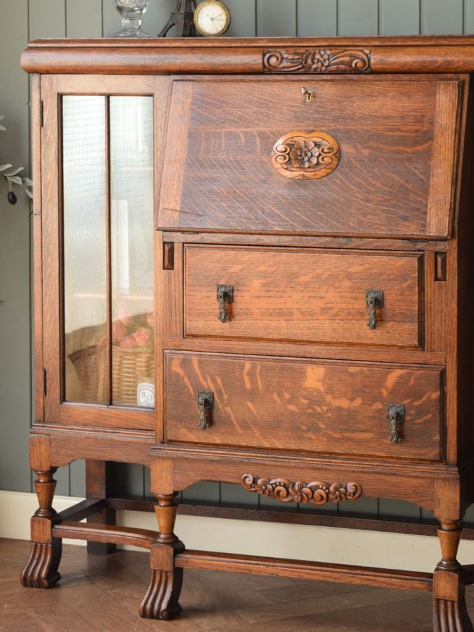 アンティーク家具らしさが漂うサイドバイサイド