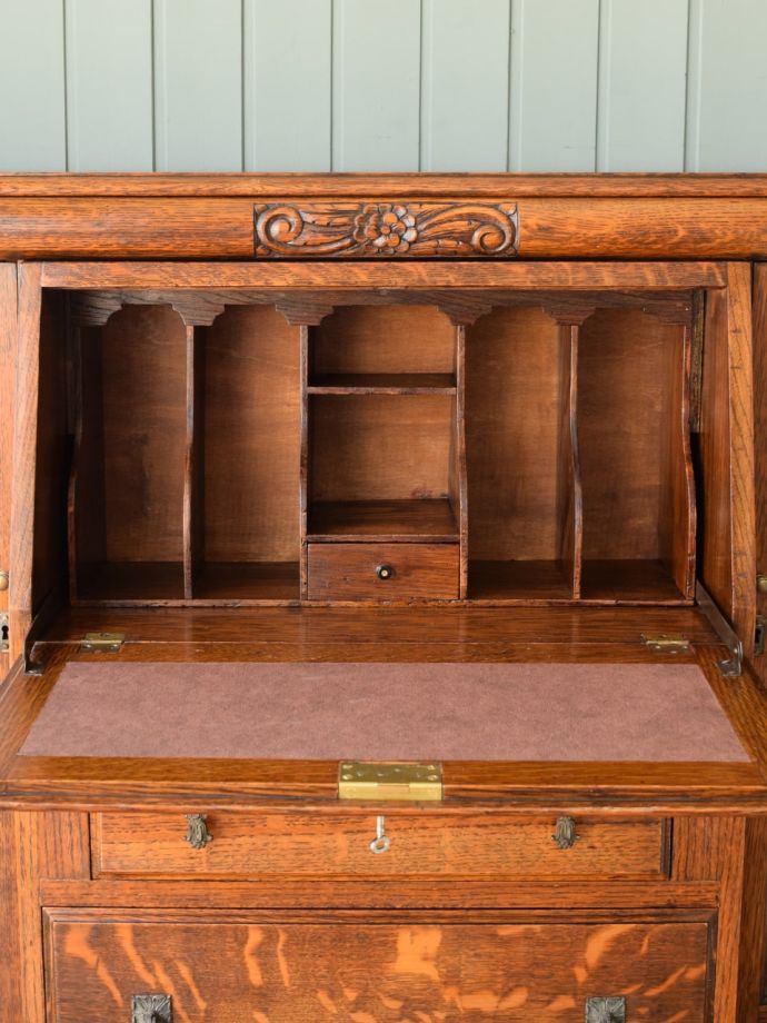 アンティークビューローの扉の中