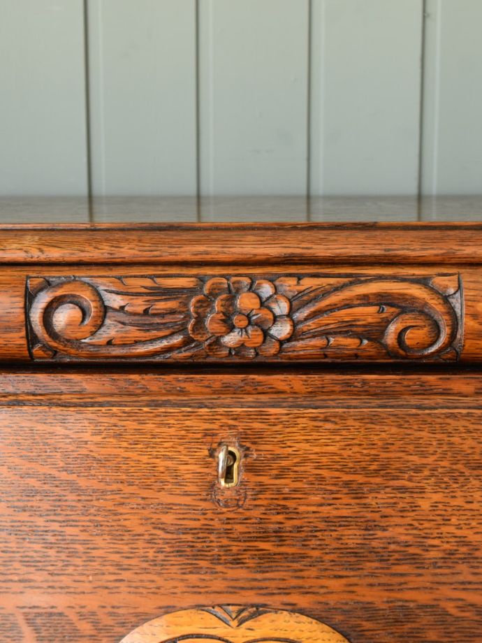 サイドバイサイドの彫り