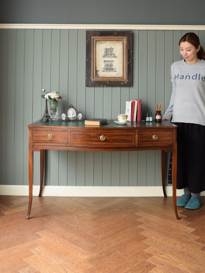 英国アンティークのデスク