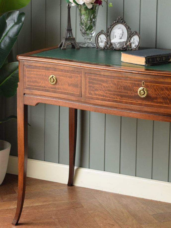 アンティークデスクの美しい木目