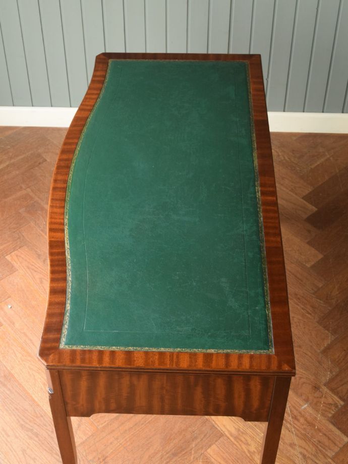 書斎机の美しい天板