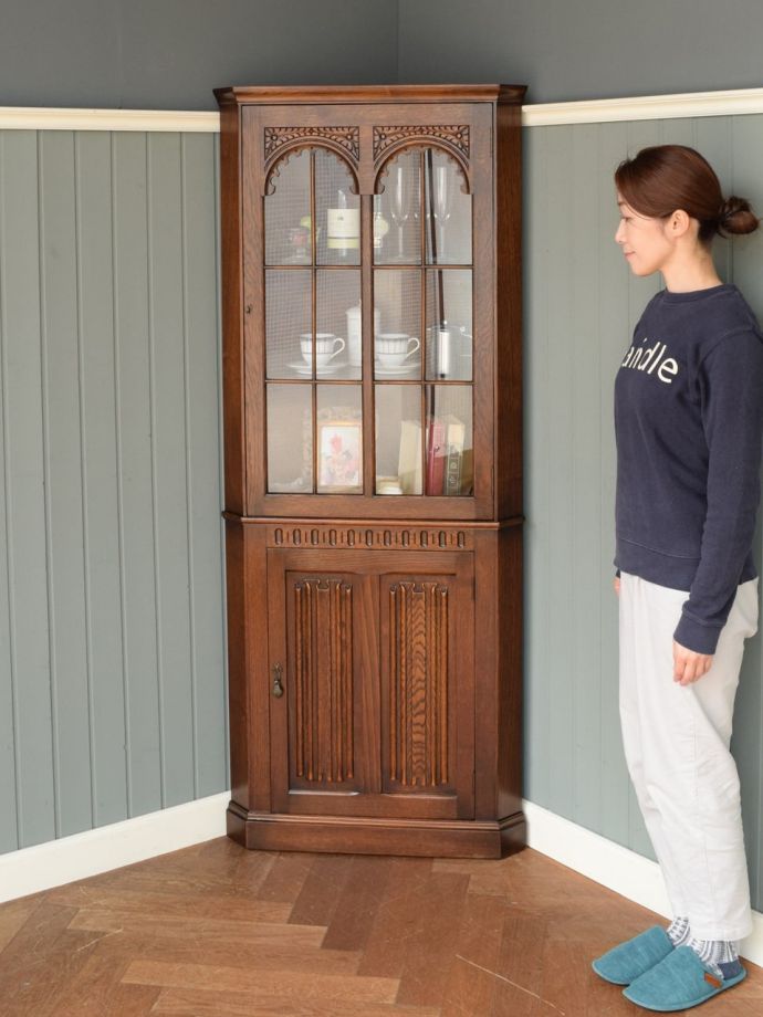 英国アンティークのガラスキャビネット